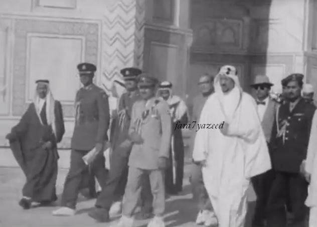 King Saud outside \"the Special Court in the Red Fort in New Delhi.