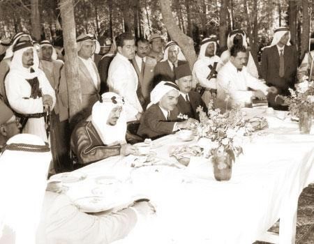 حفلة في الجبيهة اقامها وزير الزراعة الأردني وصفي ميرزال الملك الحسين  و الملك سعود خلال زيارته الى  الأردن ١٩٥٤ 
