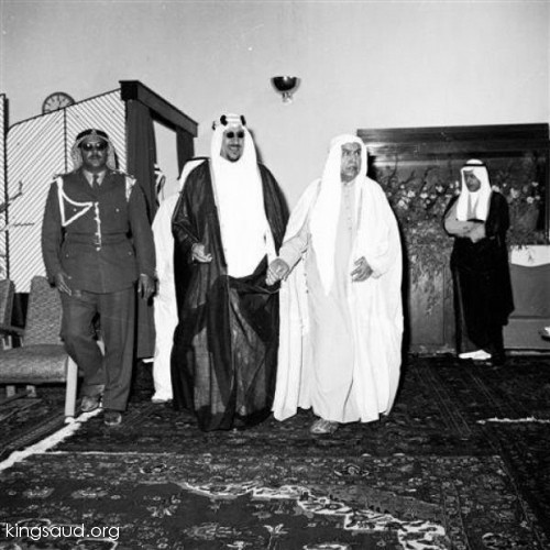 الملك سعود مع الشيخ عبد السالم الصباح أمير دولة الكويت خلال زيارته الى الكويت