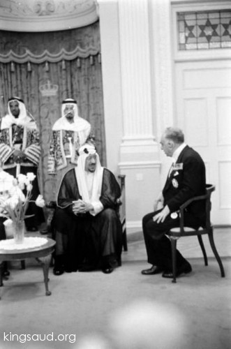الملك سعود مع ورئيس مجلس الوزراء نوري السعيد