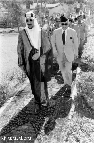 الملك سعود مع ورئيس مجلس الوزراء نوري السعيد