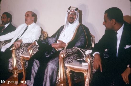 King Saud with President Jamal Abdulnasser of Egypt , General Abdulhakim Amer and President Shukri Al-Qotli of Syria