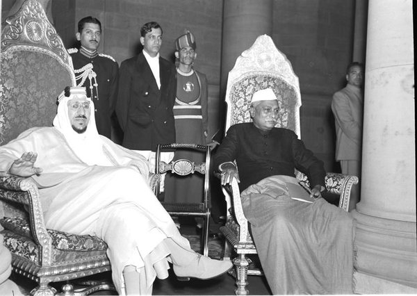 King Saud and Indian President D. Rajendra Prasadon ( right )
