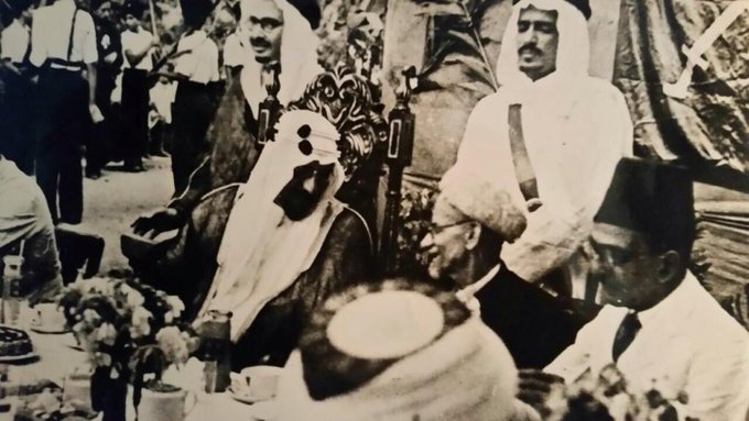King Saud in Pakistan 1955 talking to Bahraini faculty Mustafa Abdul Latif