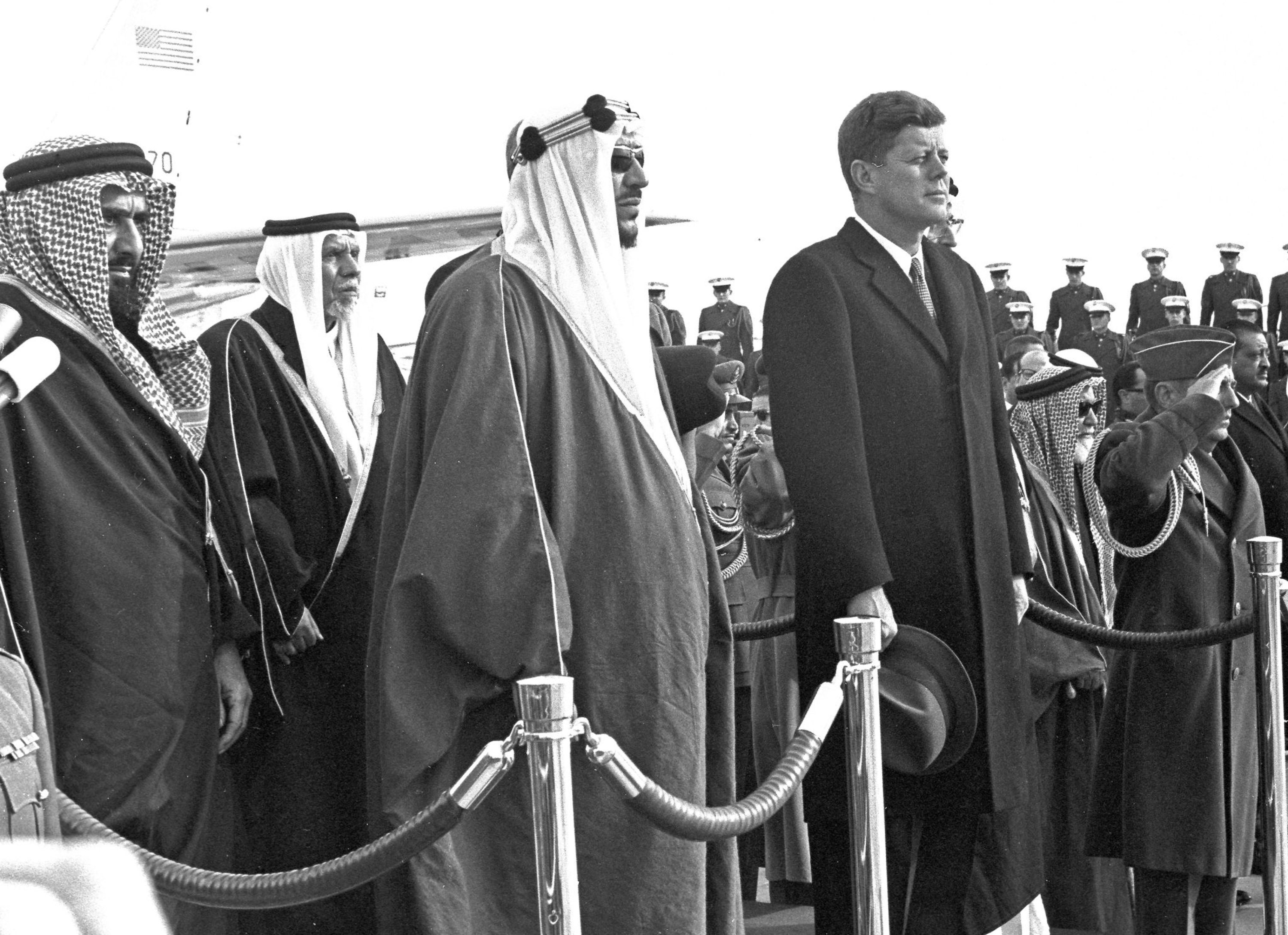  King Saud with President John F. Kennedy at the arrival ceremony with princes : Abdullah bin Jlwi , Fahad bin Saud , Khalid bin Saud , Thamir bin Saud and Jamal Al-Husseini , Jan 1962