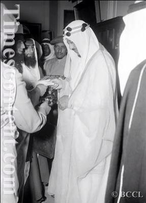 King Saud outside the Diwan Alkhas of the red fort in New Delhi during his offical visit to India.New Delhi 1955.