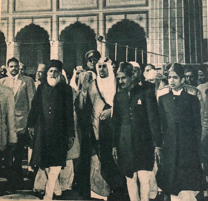 The visit of H.M. King Saud Bin Abdulaziz Al Saud of Saudi Arabia to India, November, December, 1955.  H.M. King Saud being greeted by the Pesh Imam of Jama Masjid on His Majesty’s arrival at Jama Masjid to offer prayers in Delhi on November 29, 1955.