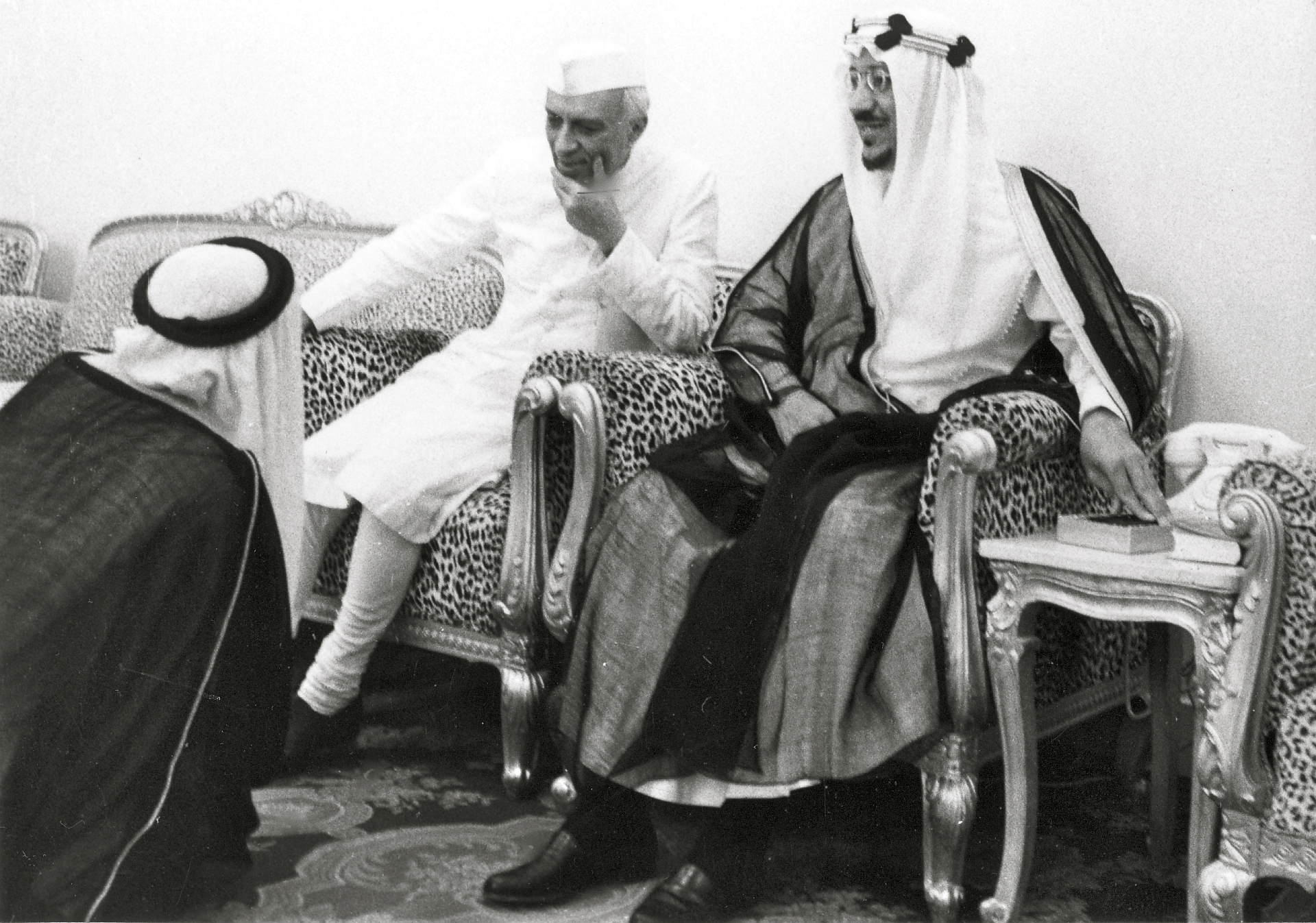 King Saud with Prime minister of India Jawaher Lal Nahro 2