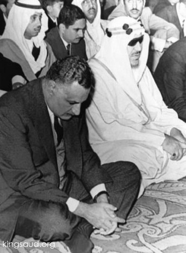 King Saud and President Jamal Abdulnasser Praying