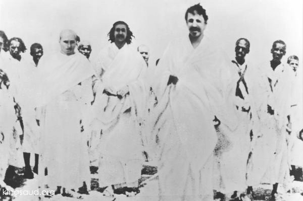 King Abdulaziz with son Saud at the Hajj in 1937, the year of assassination attemt on King AbdulAzizs life.