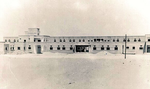مستشفى الدمام المركزي تم إنشاؤه عام 1963م بسعة 50 سرير وسبع عيادات خارجية.