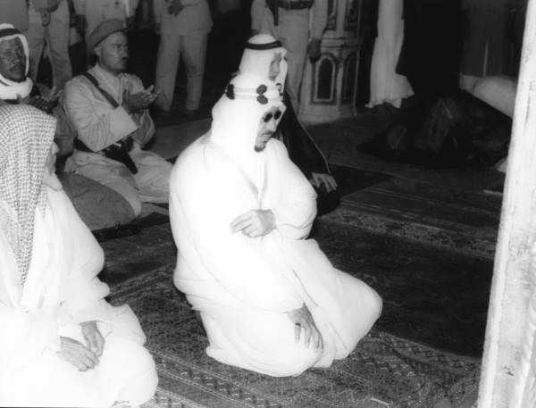 King Saud leads worshipers in the Prophet's Mosque in Madinah - 1377 AH