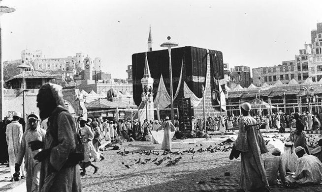 The Kaaba and the Grand Mosque before the expansion of King Saud - 1954