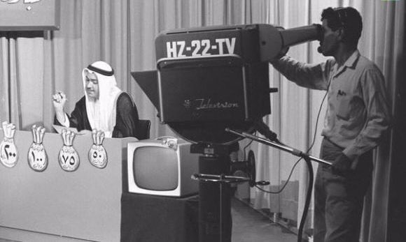الملك سعود وفهمي بصراوي أول بث تلفزيوني في السعودية في شهر سبتمبر 1957م من الظهران