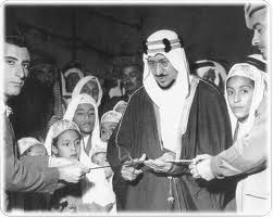 King Saud cuts the ribbon to open a project