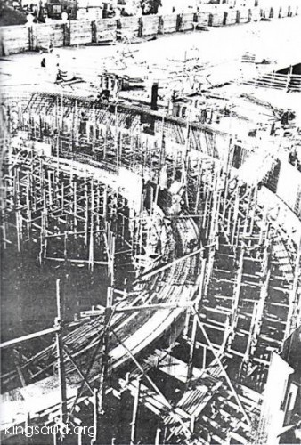 Construction of the dome of Al safa and the second floor of Al Massaa 1954.        