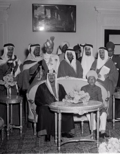 الملك سعود مع الرئيس نظام عثمان علي خان 
