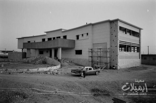 صور التقطها المصورجيمس بيرك الرياض  1961 للمنازل الجديدة في بداية التنمية بجوار بيوت الطين 