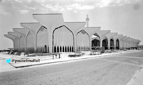 صور من انشاء المهندس الياباني مونورو يماساكي مصمم التحفة المعمارية (مطار الظهران) في زيارة لأرامكو 1973م 1961م