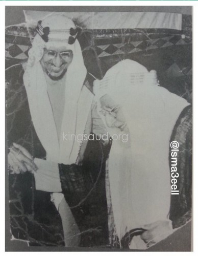 الملك سعودفي زيارة الشيخ محمد نصيف ( اميرالكتب بجدة ) في منزله وكانت علاقتهما وثيقة وبينهما مراسلات خطية.رحمهما الله
