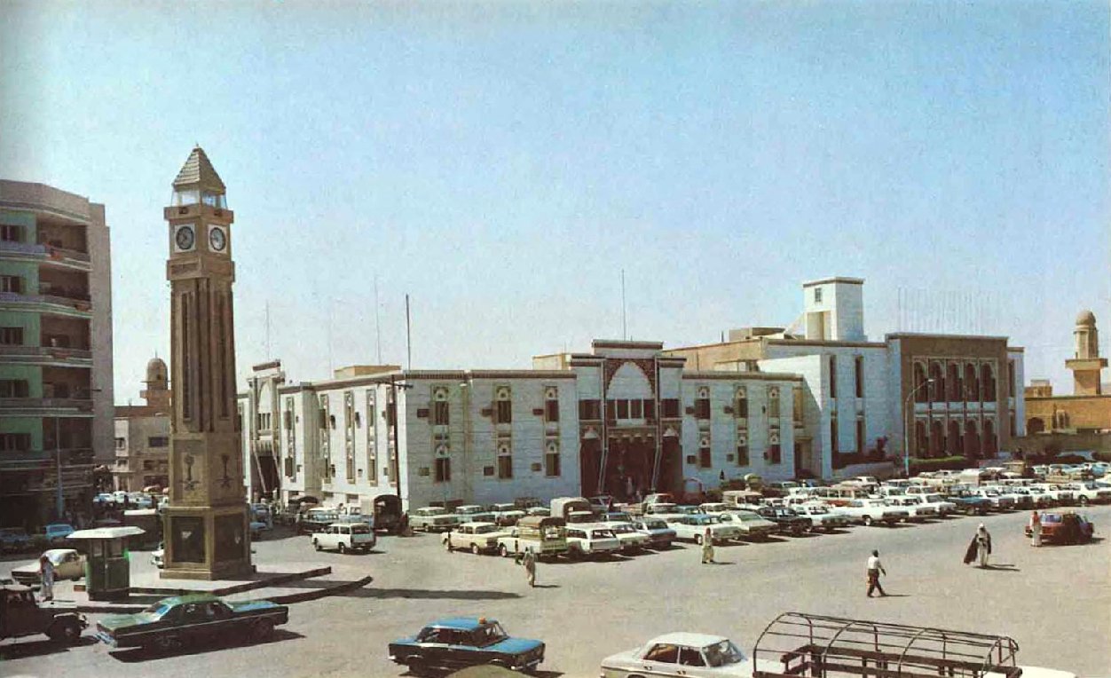 ساعة الصفاة في حي الصفاة بجانب قصرالحكم الذي أعاد بنائه