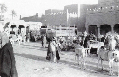 الجزء الجنوبي من سوق دخنة بمدينة الرياض 1374ه- 1954م