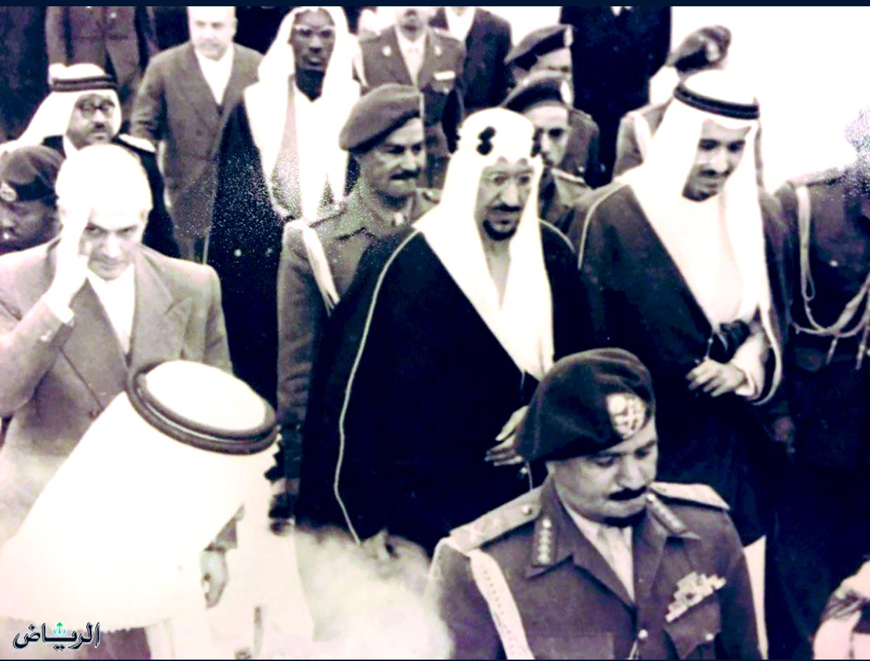 الملك سعود والملك سلمان بن عبدالعزيز أمير الرياض حينها