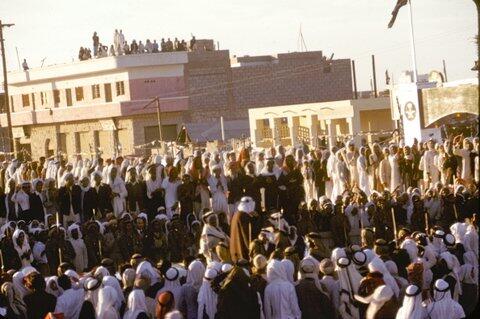 King Saud was standing in the car Yahya crowd that came out to greet him with great love in the East