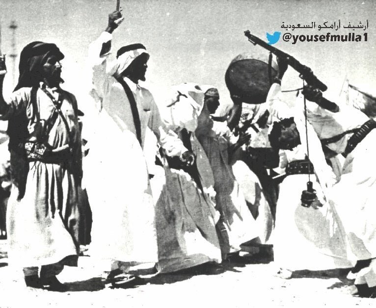 الملك سعود رحمه الله يحضر احتفال قبيلة بني مرة  بالقرب من الأحساء عام 1959م، وكان معه أمير الشرقية ابن جلوي وعدد من مسؤولي أرامكو