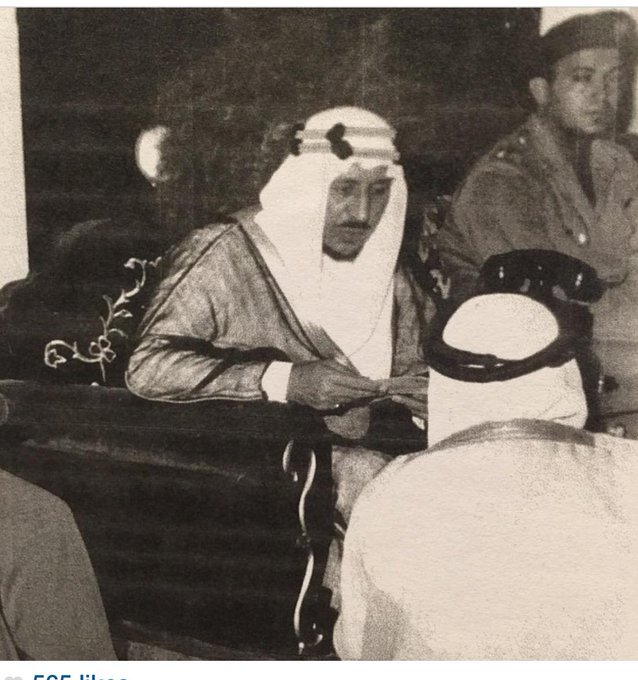 الملك سعود رحمه الله ينهي قضايا المواطنين في جلسته اليومية
