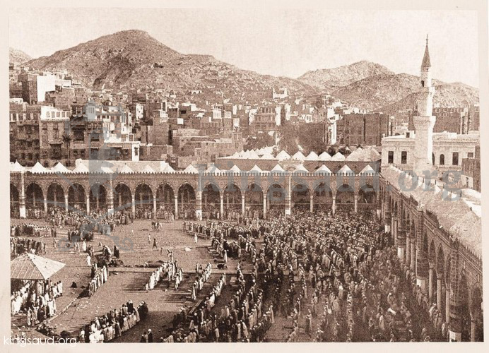 An image of the Grand Mosque published in 1925 by: Ibrahim Refaat, and also published by Lady Evelyn in her book "The Pilgrimage to Makkah"