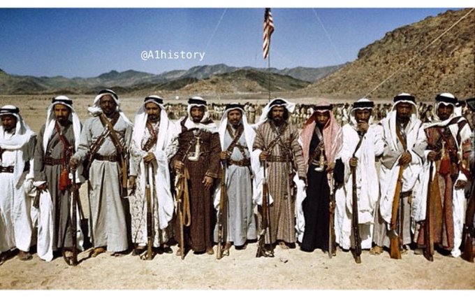 مجموعة من خويا الملك سعود في صحبته في البر عندما كان وليا للعهد - ١٩٤٨