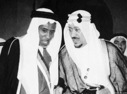 الملك سعود مع محمد سرور الصبان وزير المالية