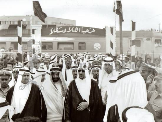الملك سعود مع ابنه الامير محمد بن سعود والامير سعد بن سعود والامير سعود بن جلوى والامير محمد بن سعود الكبير والامير فيصل بن تركي