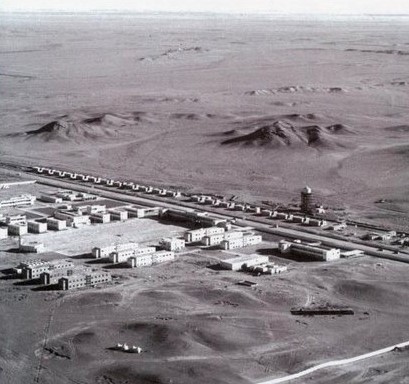 كلية الملك عبدالعزيز في الرياض الذي أنشأها وافتتحها الملك سعود في ١٣٧٥ ..هـ