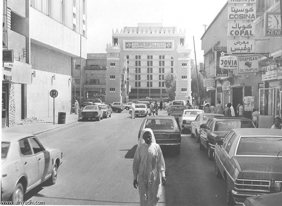 أول شارع بدأ به لتطوير الرياض هو شارع الثميري، وذلك من من وسط قصر المصابيح (المصاريع).