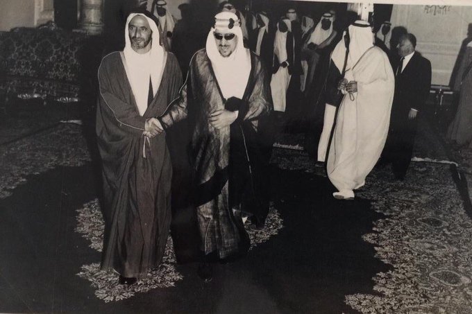 الملك سعود والشيخ راشد بن سعيد آل مكتوم ، حاكم دبي الأمارات رحمهما  الله  في الرياض ١٩٦٢