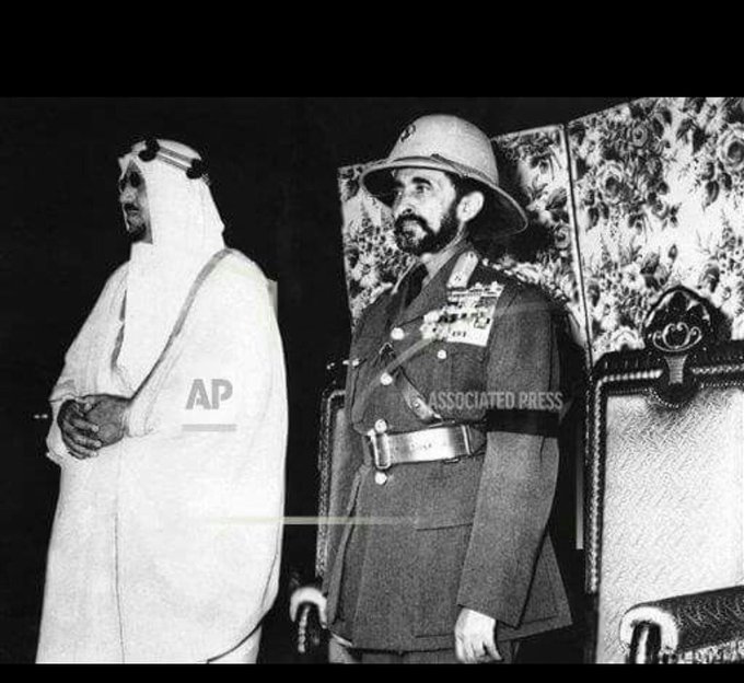 الملك سعود و هيلا سيلاسي في مطار اديس ابابا يوليو 1957