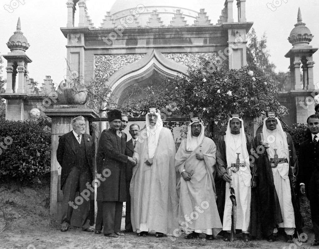 Crown prince SauD  #King_Saud of #Saudi_Arabia, the second King of Saudi Arabia ,ruling from 1953 to 1964, visit to  The Shah Jahan Mosque in #woking #Britain's , on June 30th 1935 ,first purpose-built mosque. built by Henry Leitner in 1892 ,“The Crown Prince ,attended the Woking Mosque where following prayers he received an address of welcome from the Muslim Society of Great Britain He afterwards held a reception at which all the Ministers of Muslim States to the Court of Idbal Ahmed Son of the Imam of the