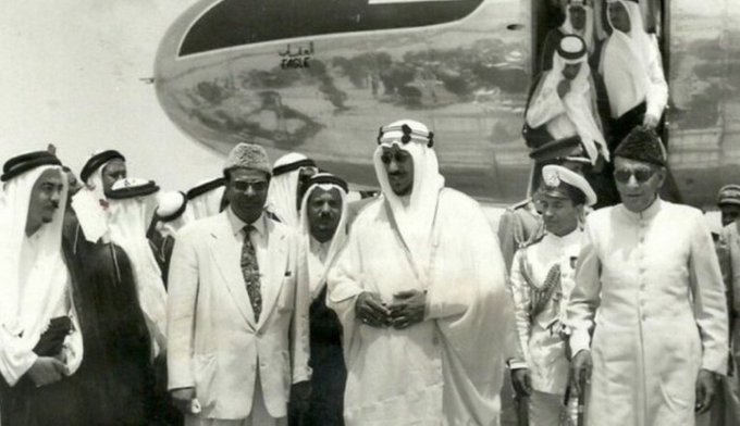 الملك سعود خلال زيارته لباكستان 1954