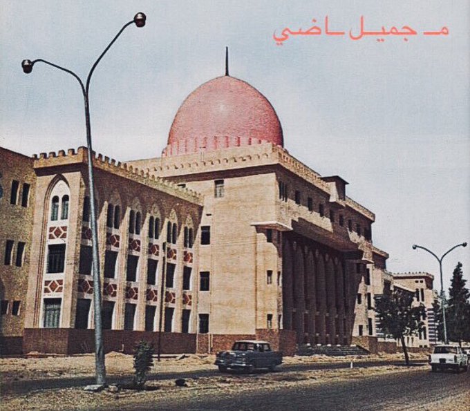 صورة للمعهد المكي الفني بالرياض في بداية التسعينات تأسس في عهد الملك سعود 1378 هجري