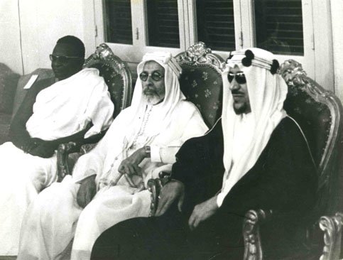 الملك سعود بن عبدالعزيز ال سعود يستقبل المغفور له الملك محمد ادريس السنوسى بمكة المكرمة
