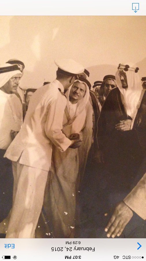 الملك سعود وسكرتيره الخاص الشيخ عبدالله بالخير ووزير الإعلام والشيخ سليمان النانيه آل حمود أول رئيس لخفر الحدود.