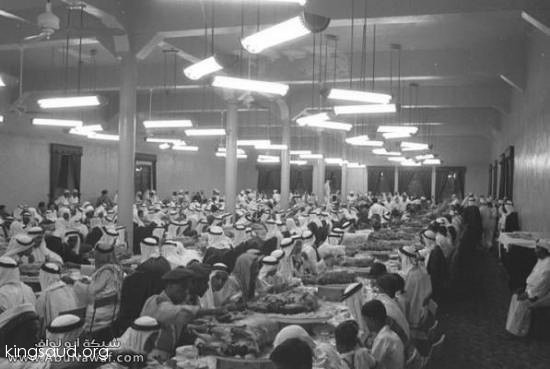 The dinner held during King Saud’s visit to the Eastern Province in 1945.