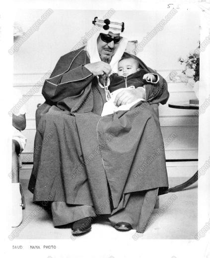 King Saud with his grandson ʿAbdulaziz Al‑Ghunaym, the son of his daughter ʿAbṭā’, in London, 1968.
