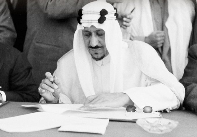 King Saud signing the resolutions of the Arab Solidarity Agreement during the Arab Summit held in Beirut in November 1956.
