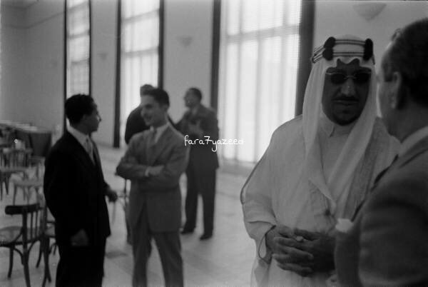 King Saud, with Prince Fahd bin Saud and Sayf al‑Islām al‑Badr behind him, together with Kings Hussein and Faisal II, engaged in discussion during the Beirut Summit of 1956.