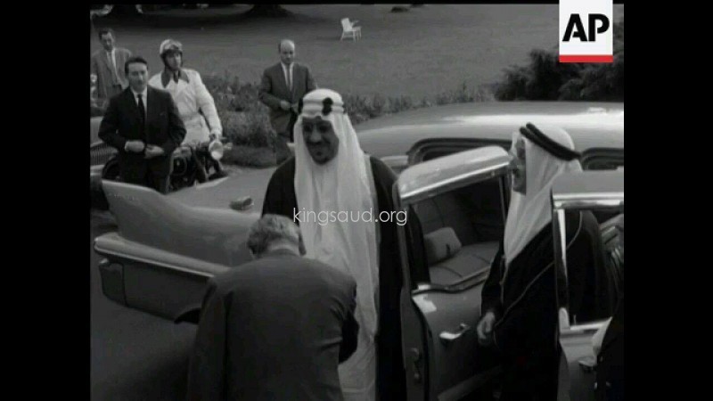 King Saud with the German President Heuss on 17 August 1959 in Germany, accompanied by Princes Mohammed bin Saud al‑Kabir and Sultan bin Saud, as well as Yusuf Yassin, Bakr Younis, and Abdulmun‘im al‑‘Aqil.