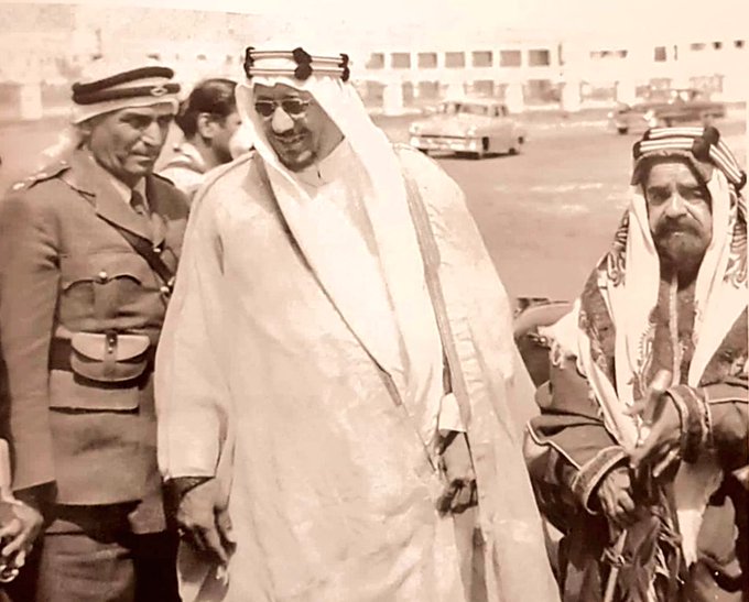 -الشبخ سلمان بن حمد والملك سعود في قصر الرفاع بالبحرين 1954م