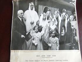 Crown Prince Saud at a London railway station with Khayr al‑Din al‑Zarkali, Hafiz Wahba, and ʿAbdulaziz al‑Rifaʿi, in 1937.